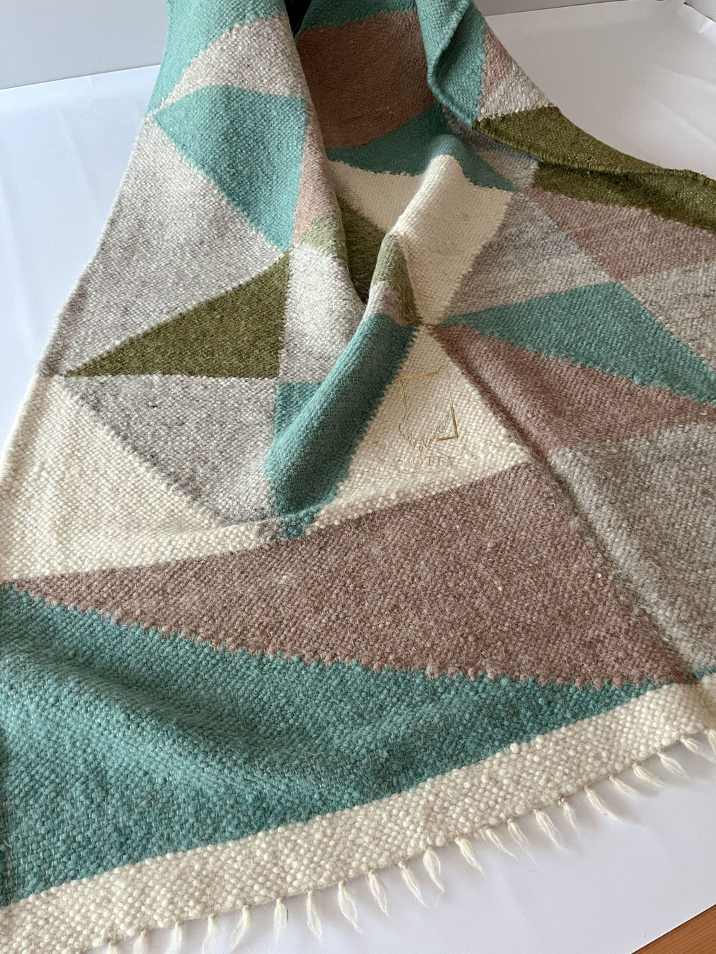 Carpathian Wool Blanket “Emerald” 190×220 cm – Premium Handmade Natural Wool