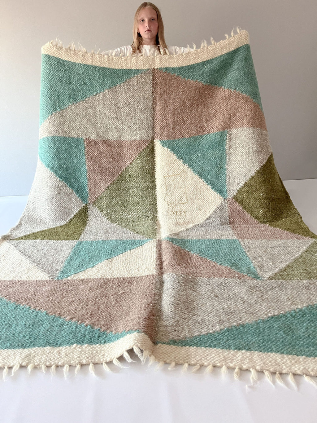 Carpathian Wool Blanket “Emerald” 190×220 cm – Premium Handmade Natural Wool
