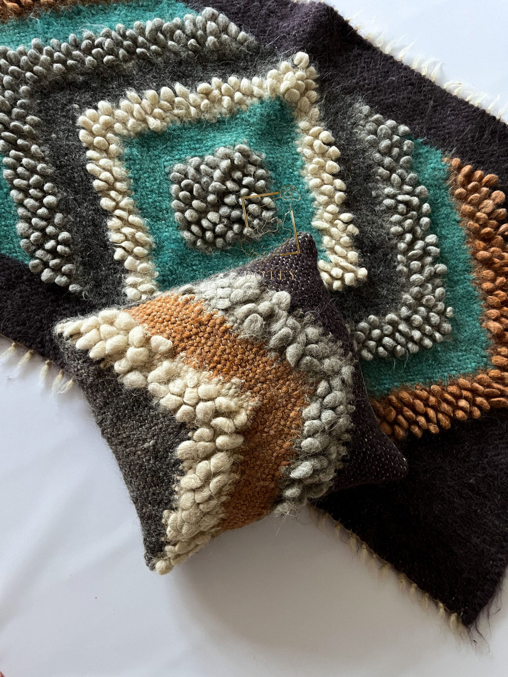 Wool Furniture Throw “Graphite” 70×150 cm – Handmade Natural Wool
