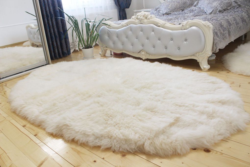 Oval Sheepskin Rug (200×150 cm) – Natural Milk Fur Carpet