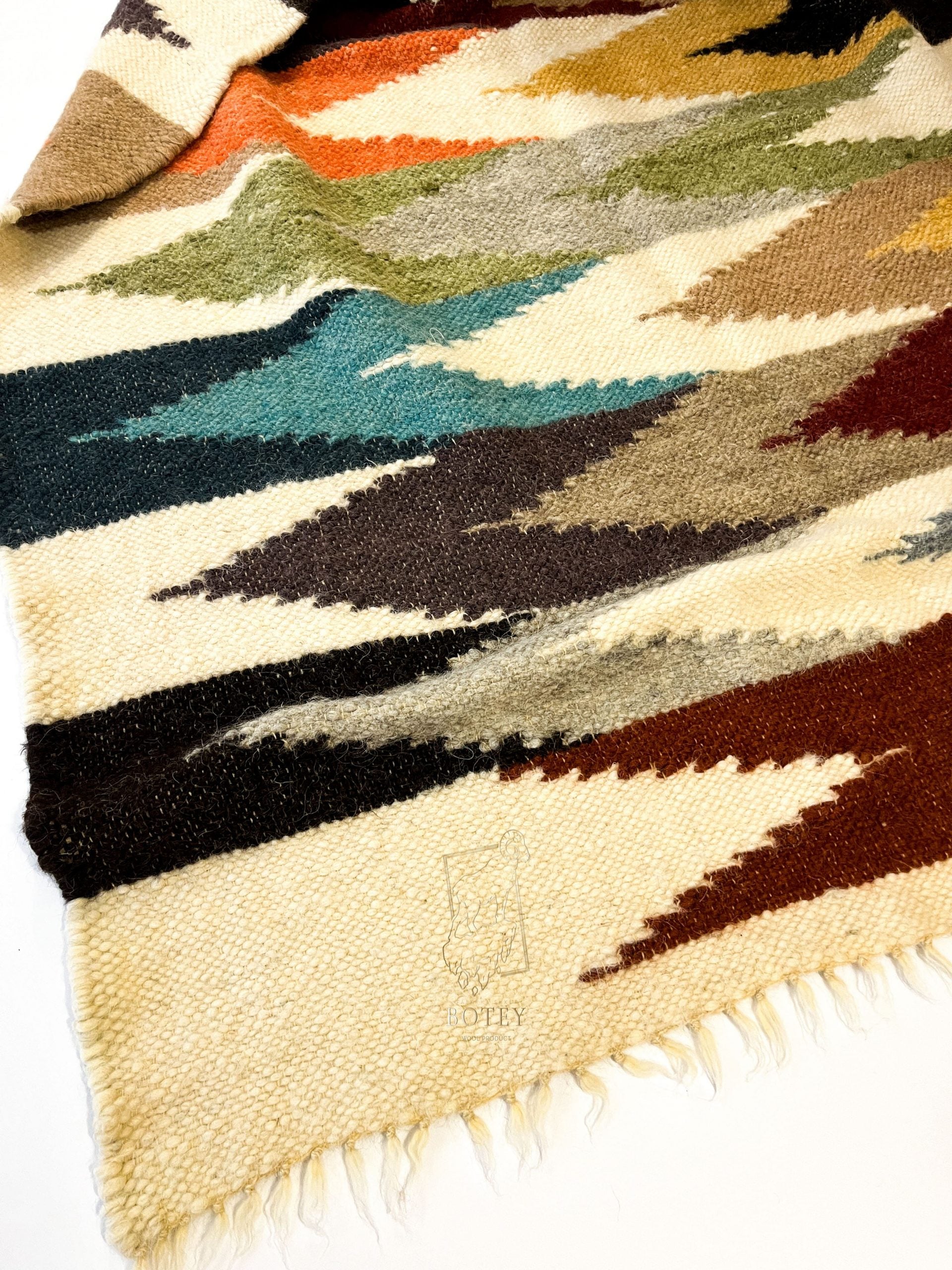 Carpathian Wool Blanket “Majesty of the Mountains” 200×220 cm – Premium Handmade Natural Wool