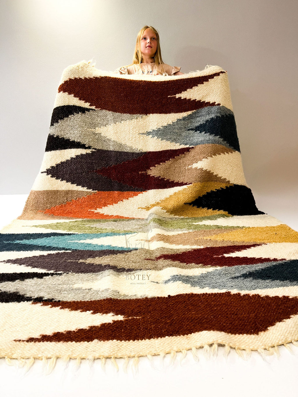 Carpathian Wool Blanket “Majesty of the Mountains” 200×220 cm – Premium Handmade Natural Wool