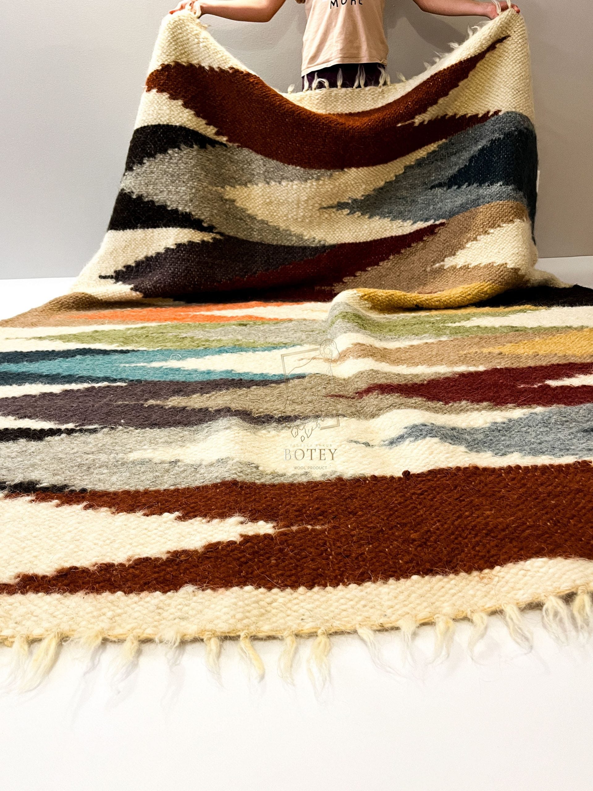 Carpathian Wool Blanket “Majesty of the Mountains” 200×220 cm – Premium Handmade Natural Wool