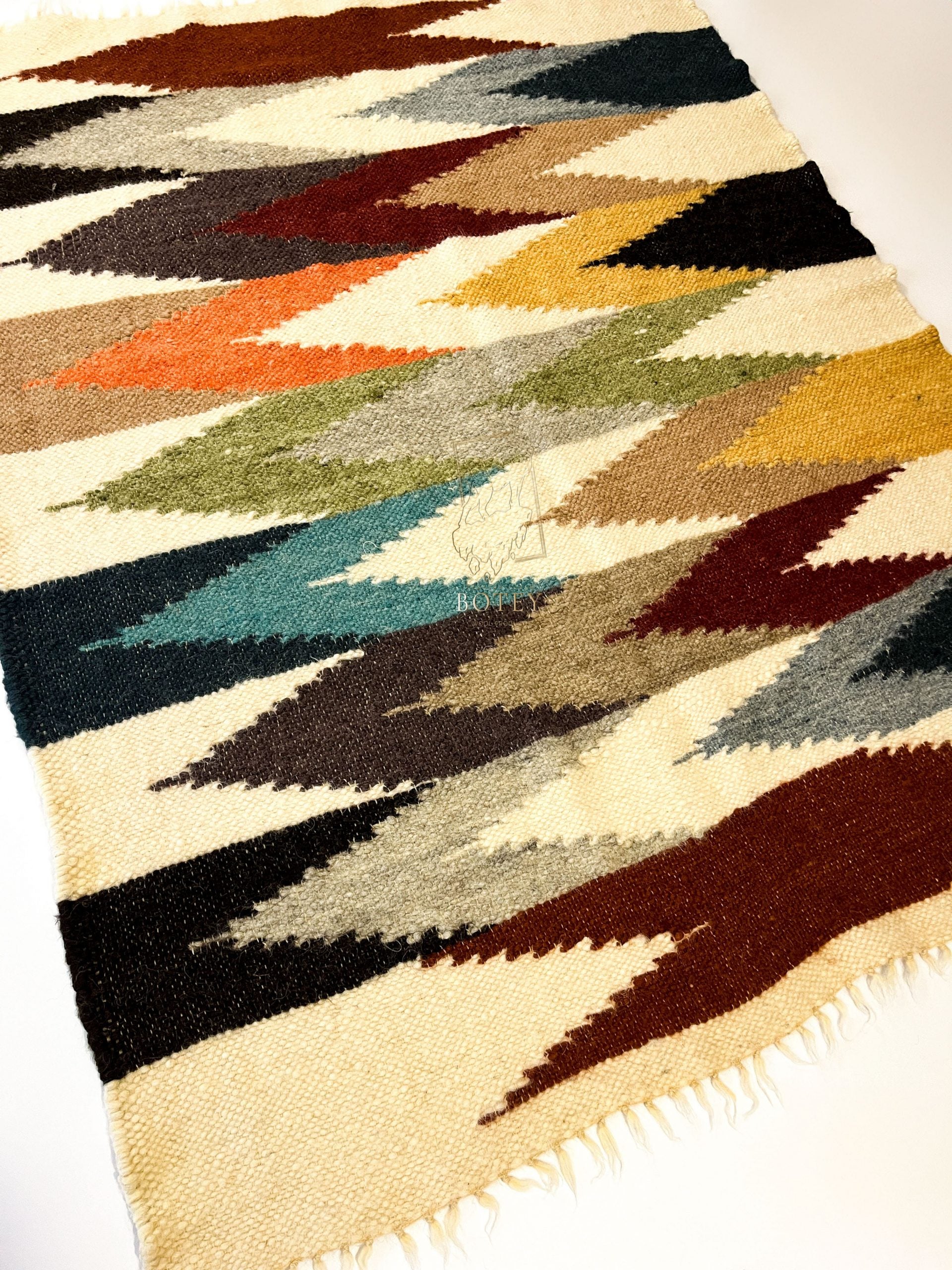Carpathian Wool Blanket “Majesty of the Mountains” 200×220 cm – Premium Handmade Natural Wool