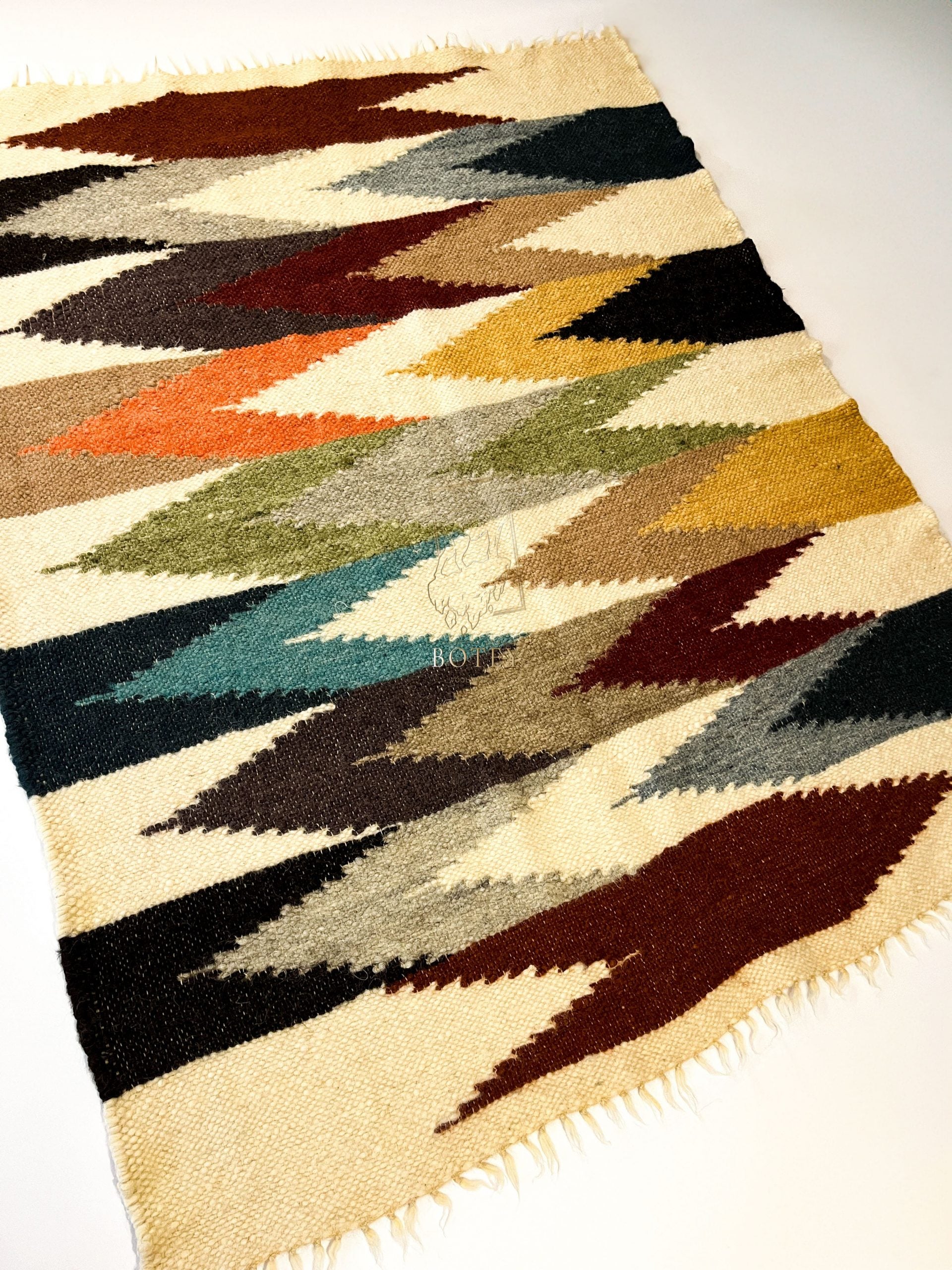 Carpathian Wool Blanket “Majesty of the Mountains” 200×220 cm – Premium Handmade Natural Wool
