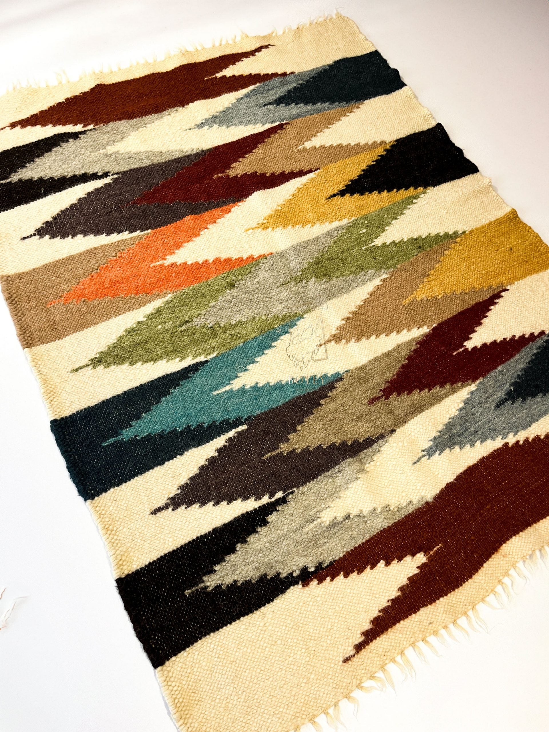 Carpathian Wool Blanket “Majesty of the Mountains” 200×220 cm – Premium Handmade Natural Wool