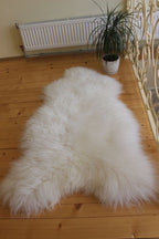 Long Wool White Sheepskin Rug 120×70 cm – Natural Hide