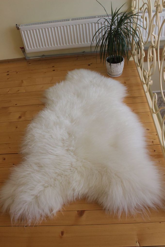 Long Wool White Sheepskin Rug 120×70 cm – Natural Hide
