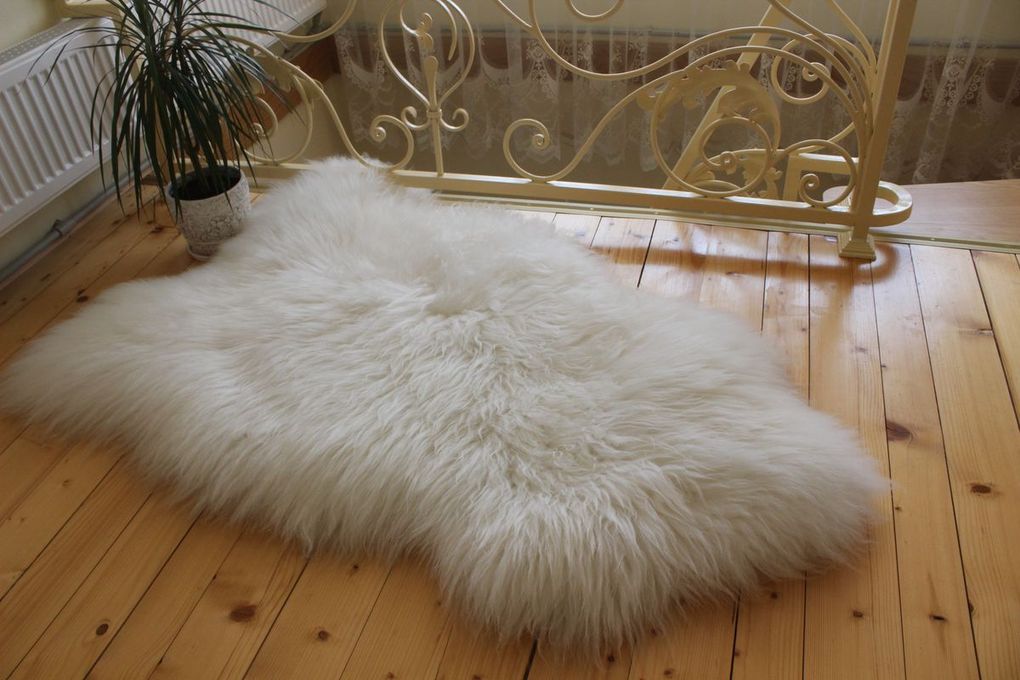 Long Wool White Sheepskin Rug 120×70 cm – Natural Hide