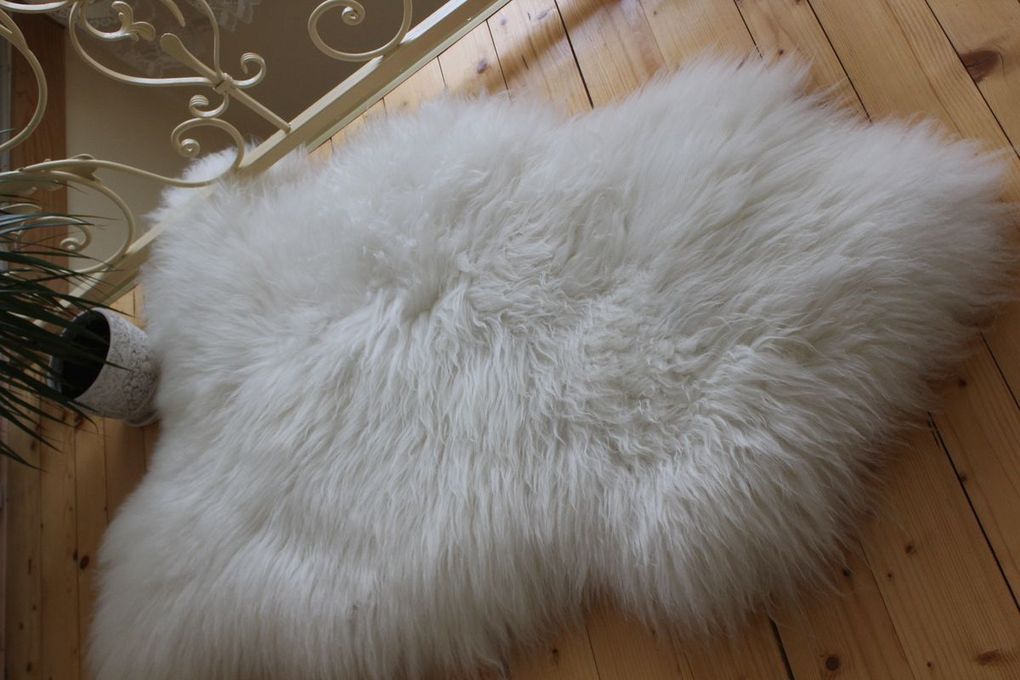 Long Wool White Sheepskin Rug 120×70 cm – Natural Hide