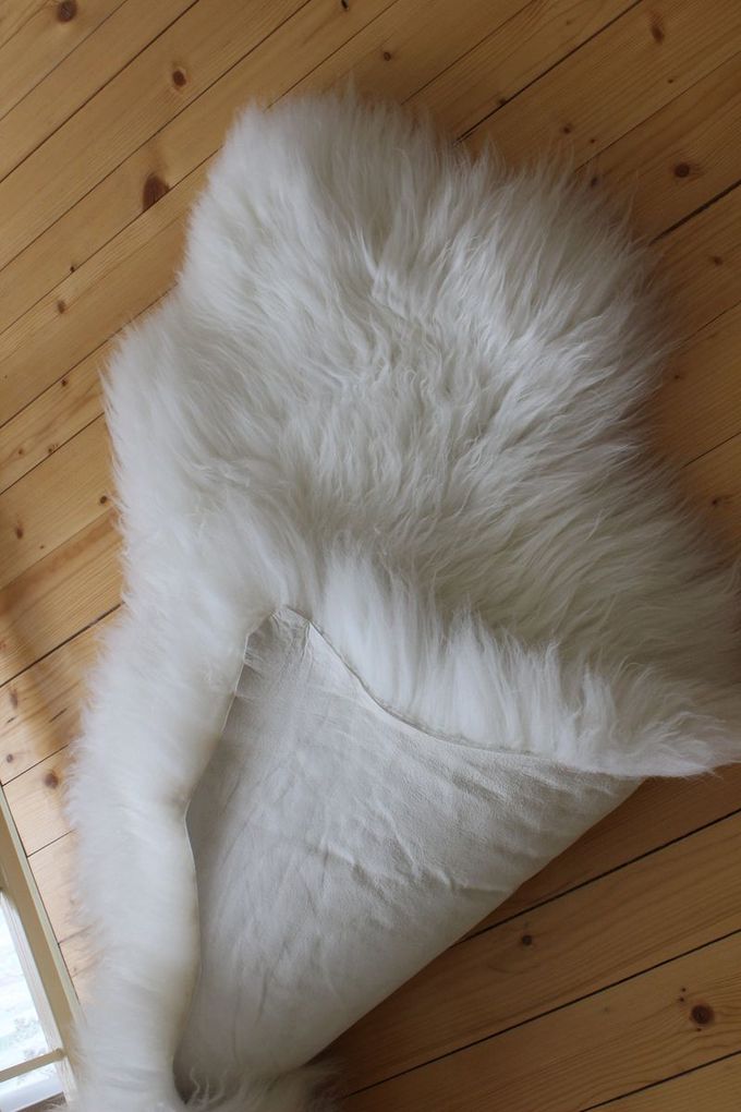 Long Wool White Sheepskin Rug 120×70 cm – Natural Hide