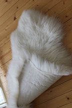 Long Wool White Sheepskin Rug 120×70 cm – Natural Hide