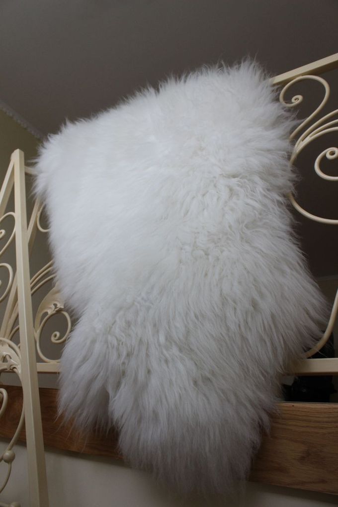 Long Wool White Sheepskin Rug 120×70 cm – Natural Hide