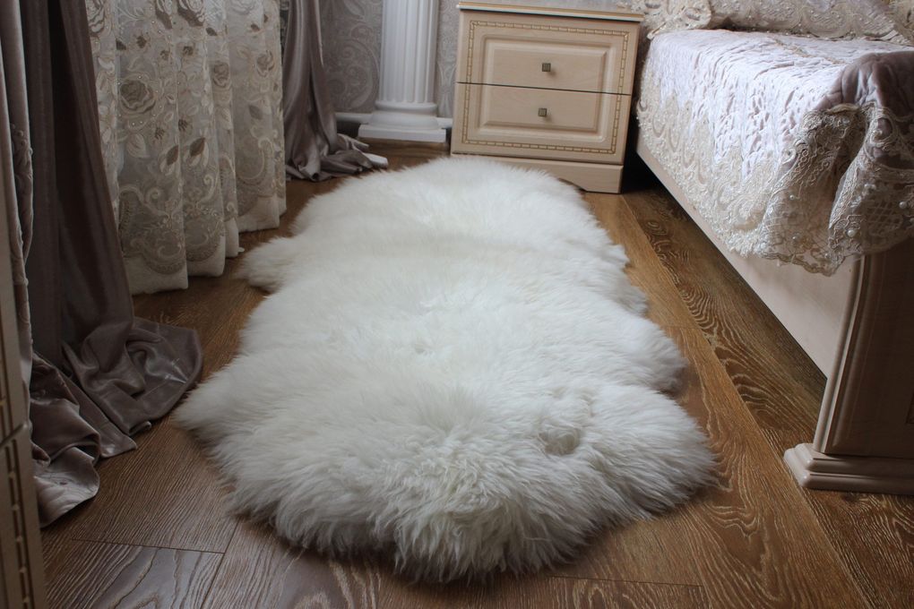 Long Wool Sheepskin Rug 2-in-1 (200×70 cm) – Natural White Fur Carpet