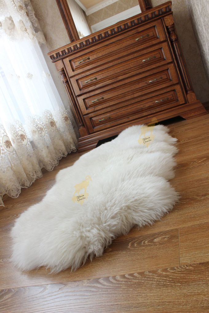 Long Wool Sheepskin Rug 2-in-1 (200×70 cm) – Natural White Fur Carpet