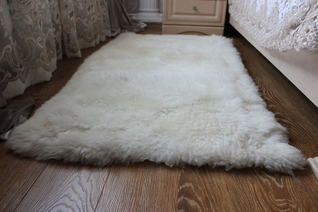 Rectangular Sheepskin Rug (180×100 cm) – Natural Ivory Fur Carpet