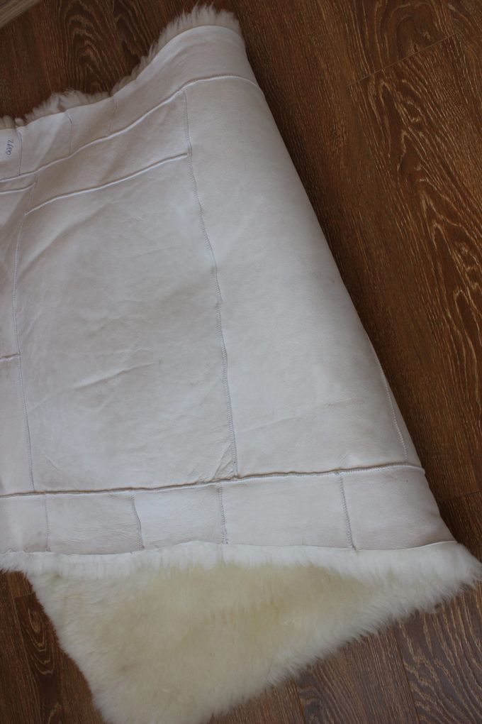 Rectangular Sheepskin Rug (180×100 cm) – Natural Ivory Fur Carpet