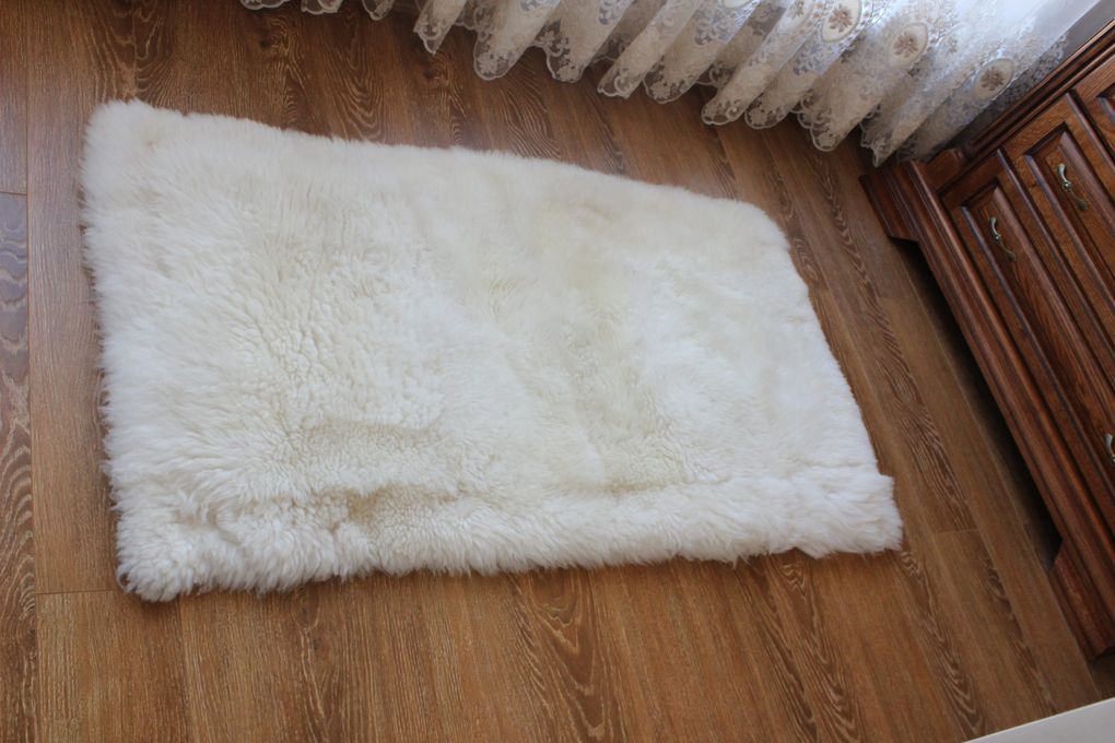 Rectangular Sheepskin Rug (180×100 cm) – Natural Ivory Fur Carpet
