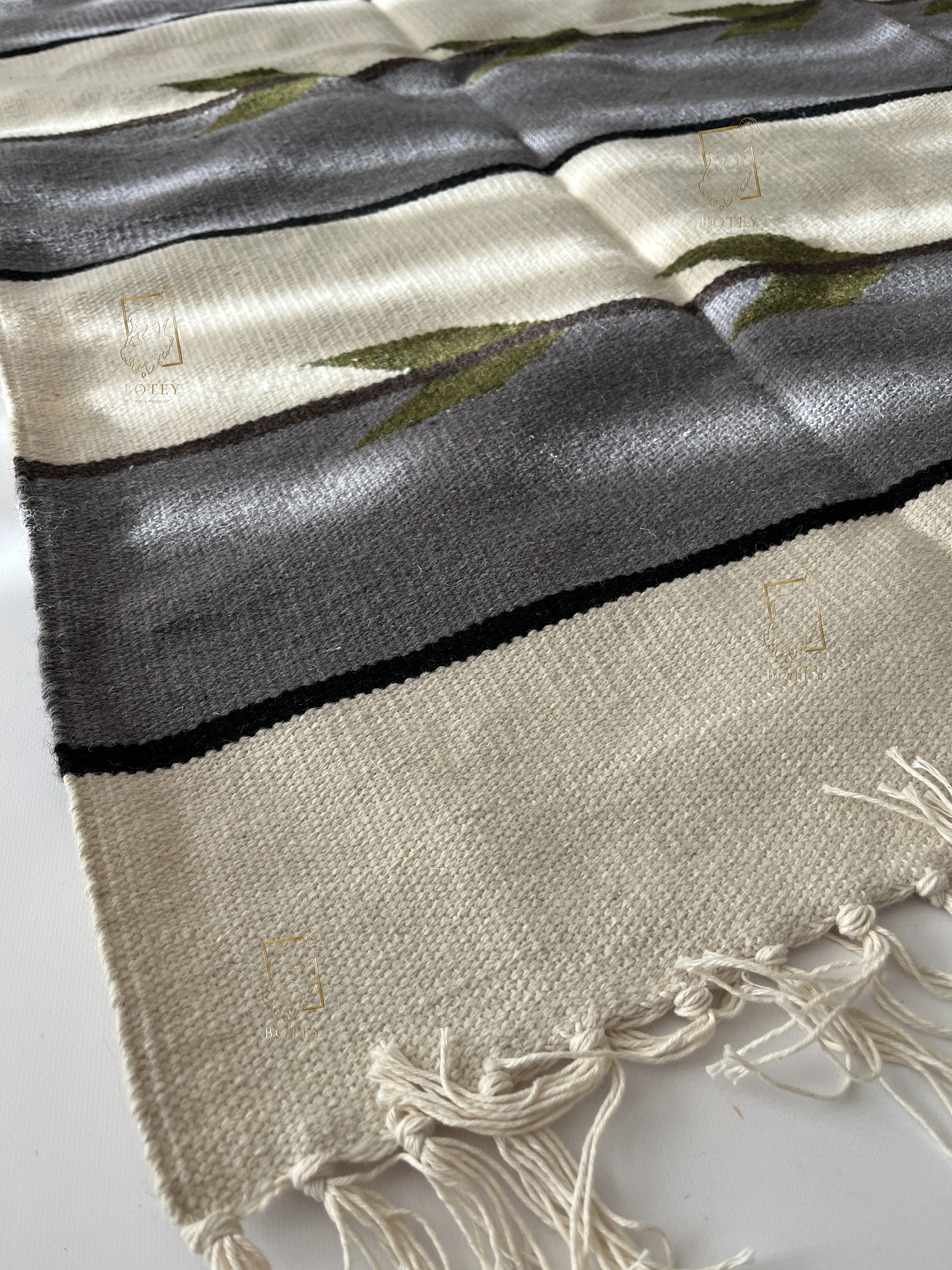 Handmade Hutsul Wool Rug “Leaves” – Natural Wool Carpet 200×140 cm