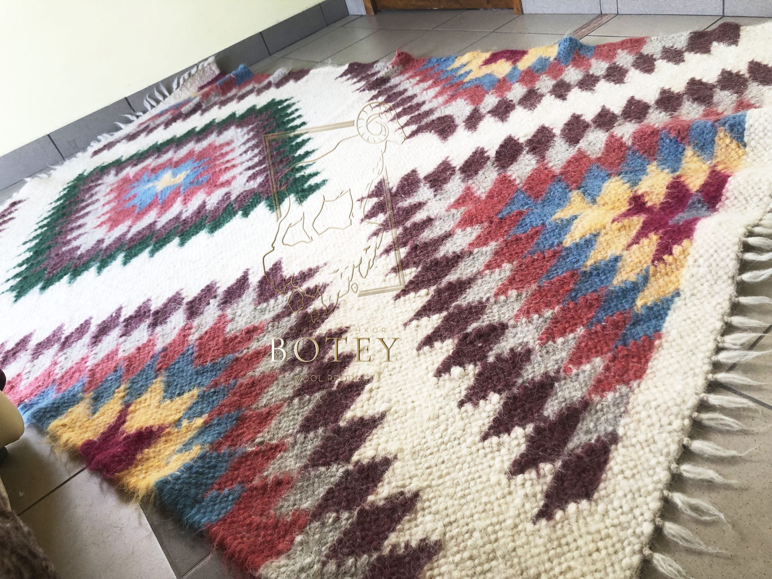 Carpathian Wool Blanket “Feather Bordeaux” 150×210 cm – Premium Handmade Natural Wool