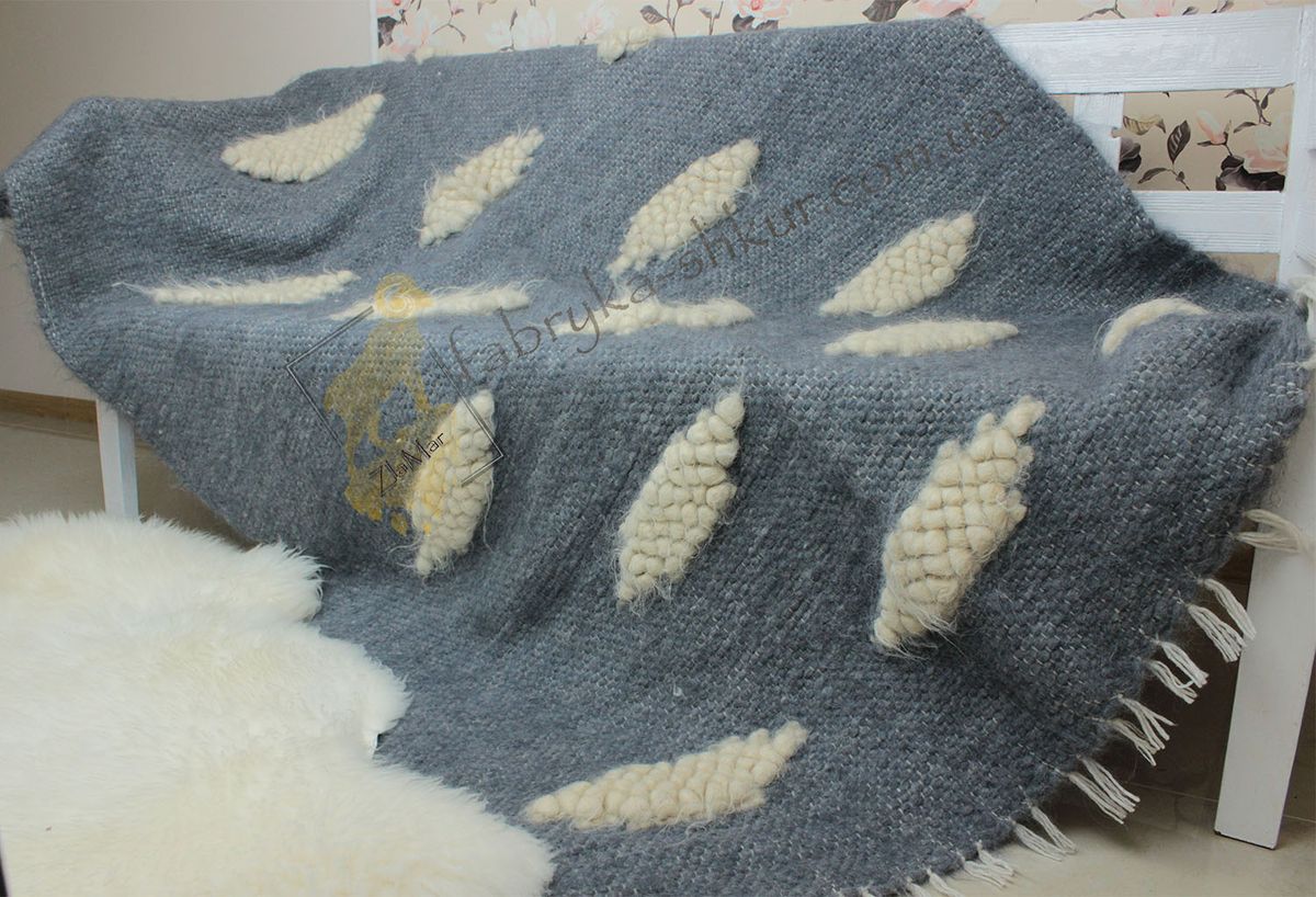 Carpathian Wool Blanket “Clouds” 150×200 cm – Handmade Natural Wool