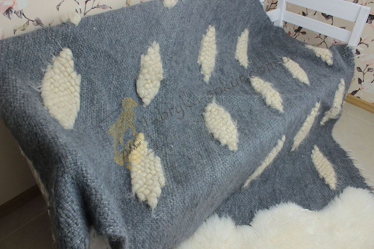 Carpathian Wool Blanket “Clouds” 150×200 cm – Handmade Natural Wool