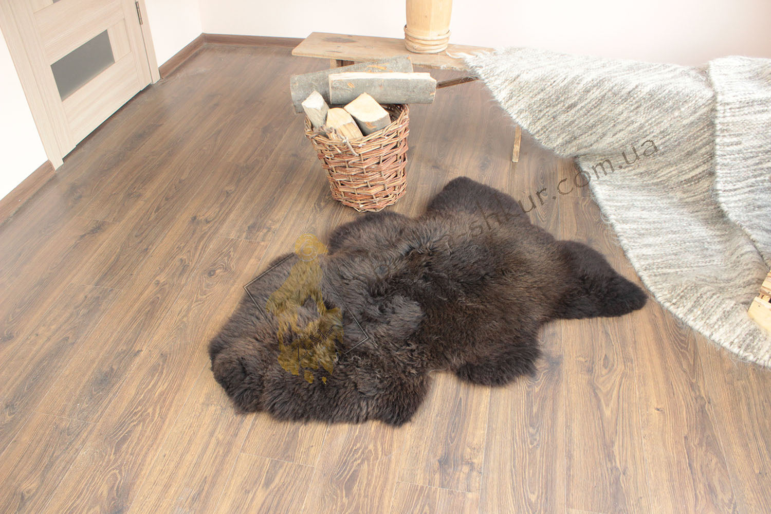 Dyed Brown Sheepskin 110×65 cm – Natural Wool Rug