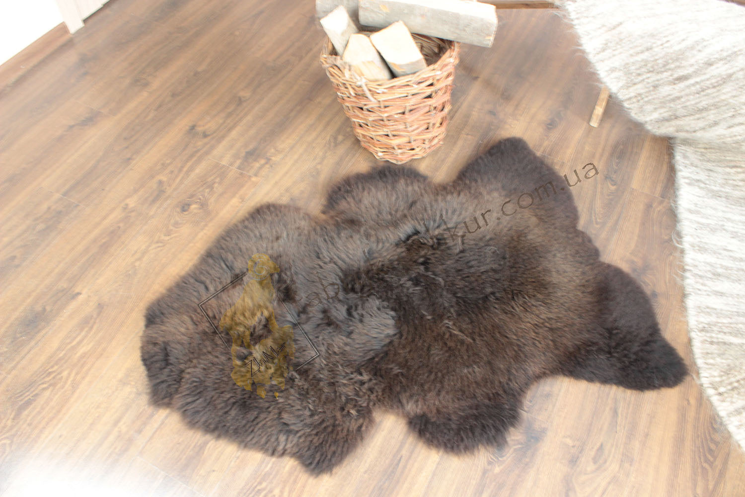 Dyed Brown Sheepskin 110×65 cm – Natural Wool Rug