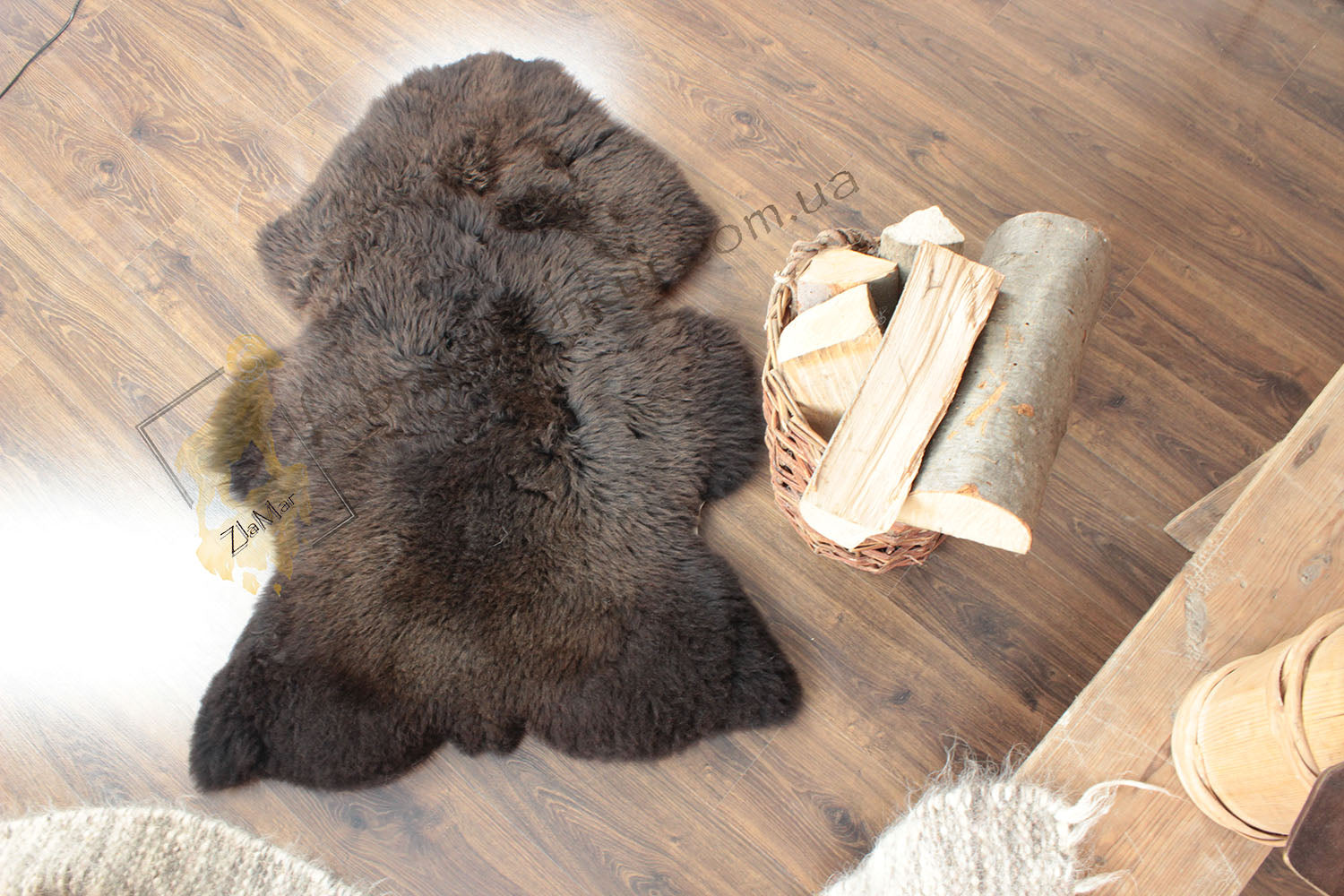 Dyed Brown Sheepskin 110×65 cm – Natural Wool Rug