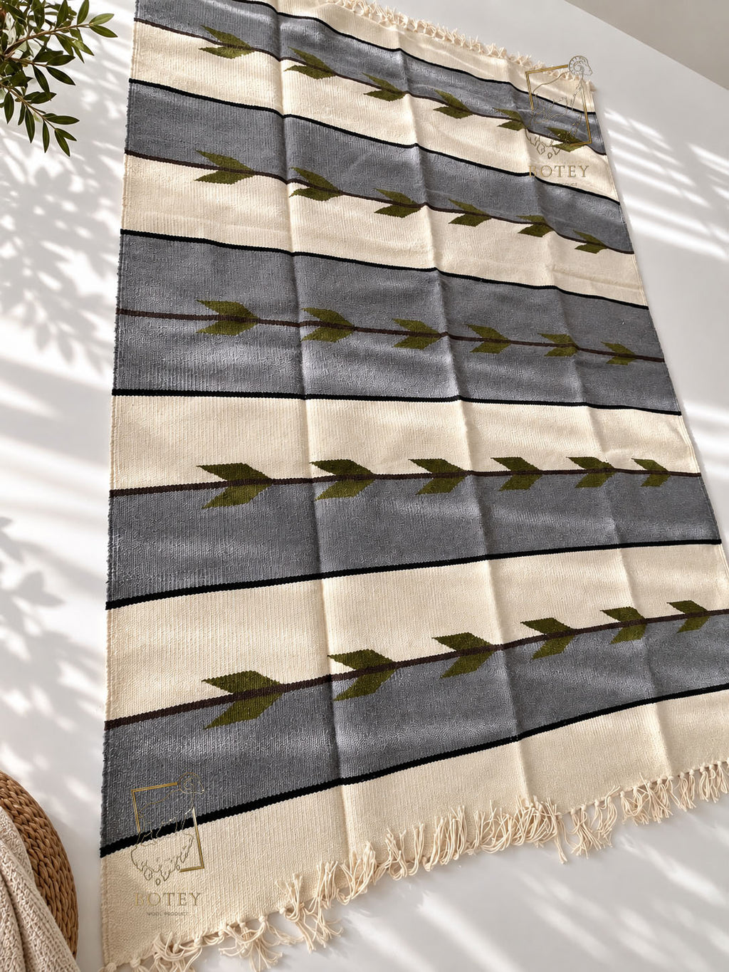 Handmade Hutsul Wool Rug “Leaves” – Natural Wool Carpet 200×140 cm
