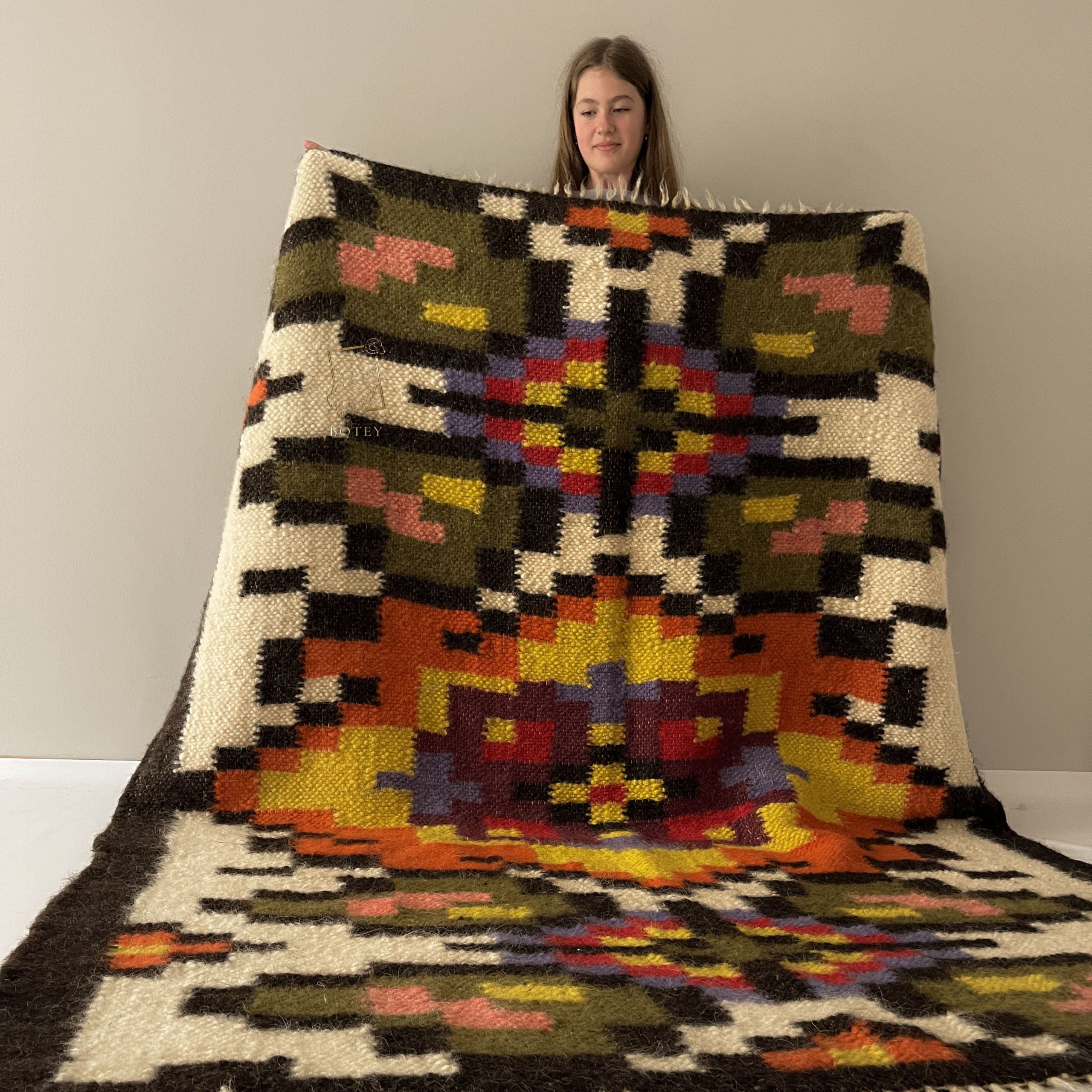 Carpathian Wool Blanket “Gold of the Carpathians” 200×220 cm – Premium Handmade Natural Wool