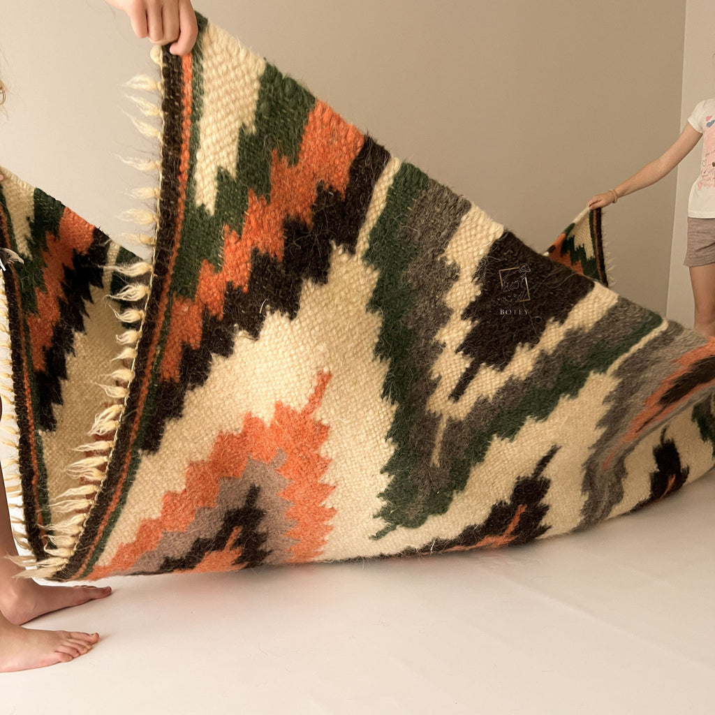 Carpathian Wool Blanket “Kosmach” 150×220 cm – Premium Handmade Natural Wool