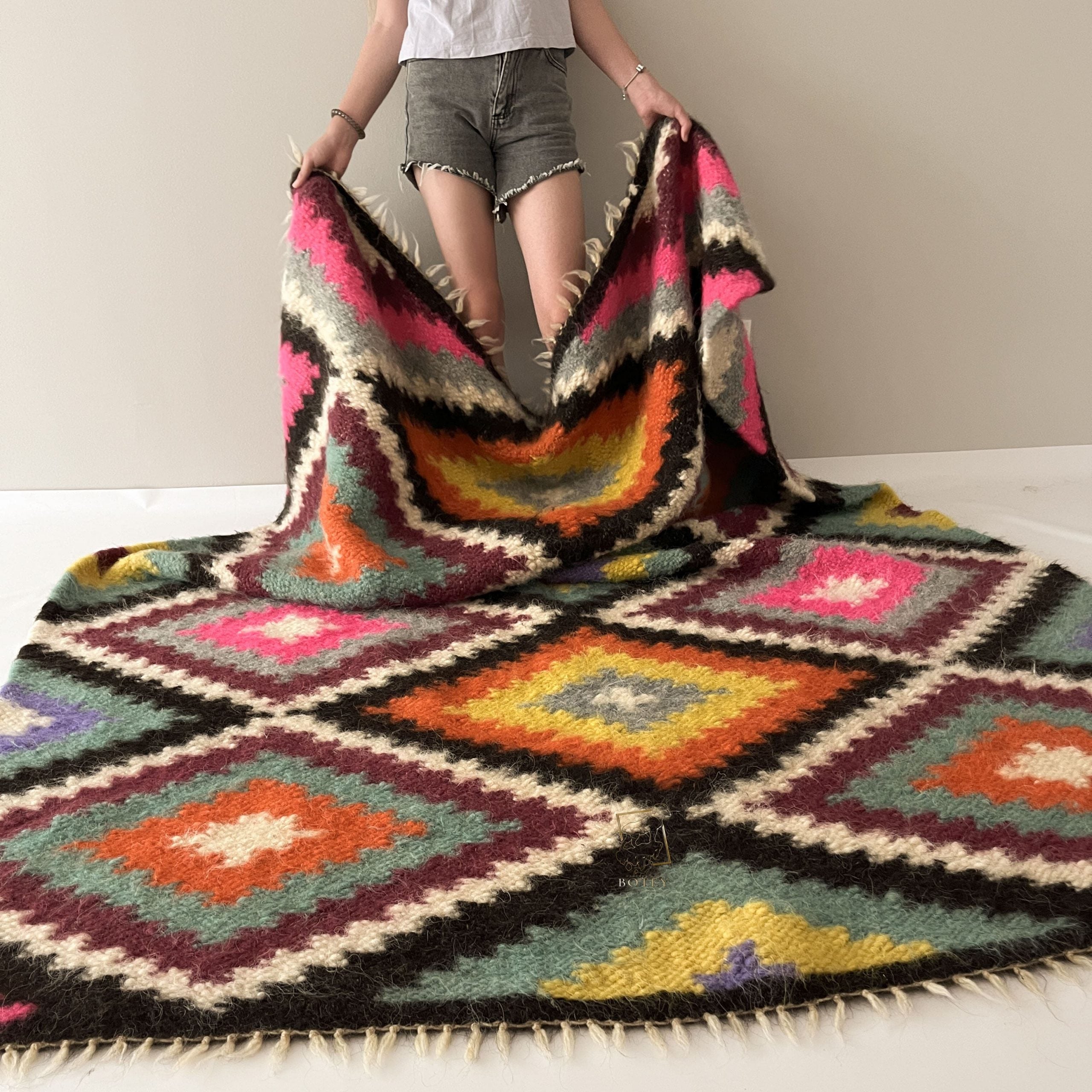 Carpathian Wool Blanket “Jerga” 200×220 cm – Premium Handmade Natural Wool