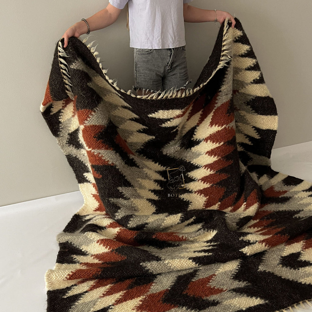 Carpathian Wool Blanket “Legend” 200×220 cm – Premium Handmade Natural Wool