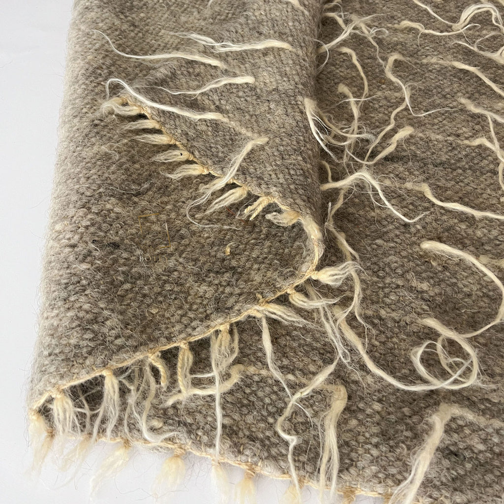 Carpathian Long Wool Blanket 150×210 cm – Premium Handmade Natural Wool