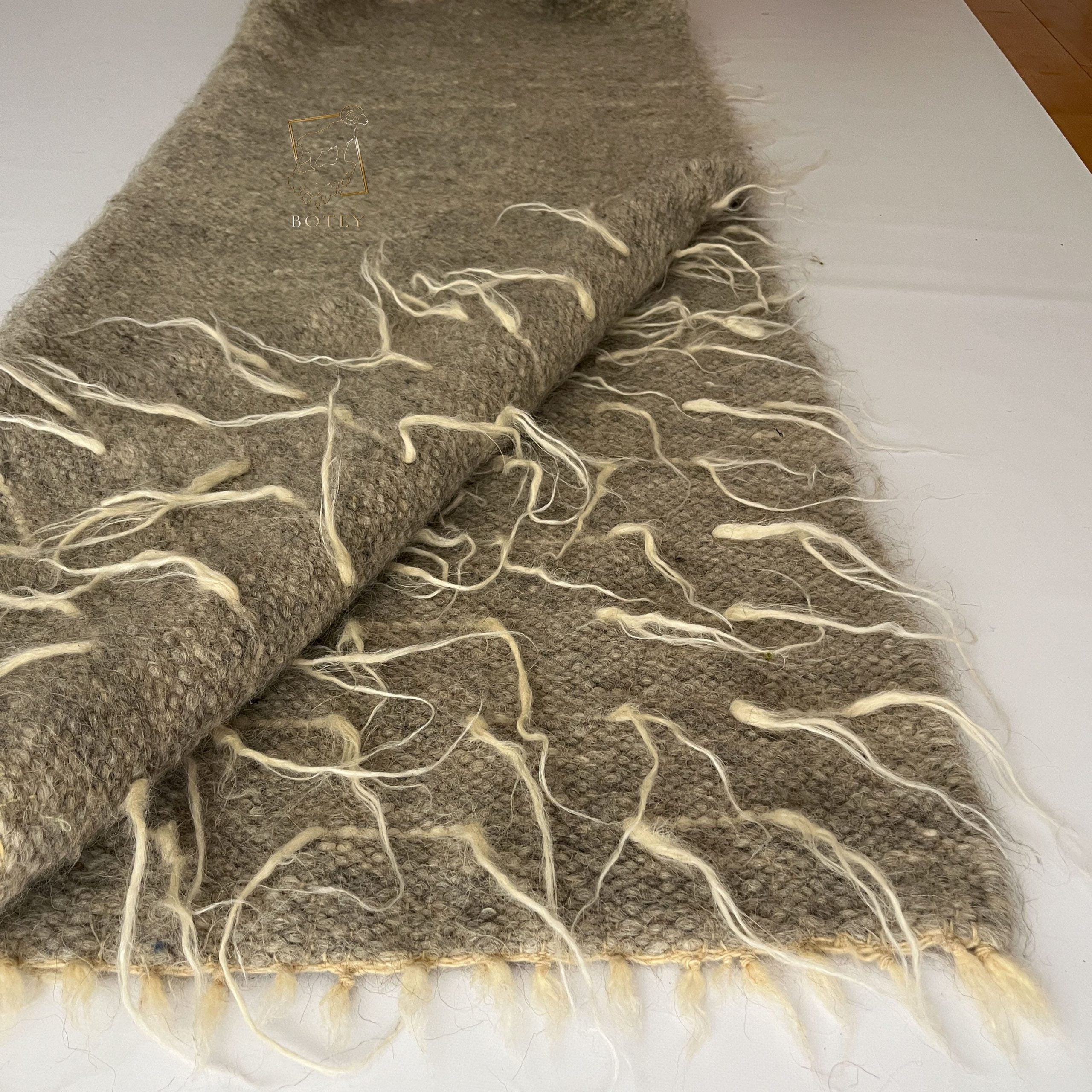 Carpathian Long Wool Blanket 150×210 cm – Premium Handmade Natural Wool