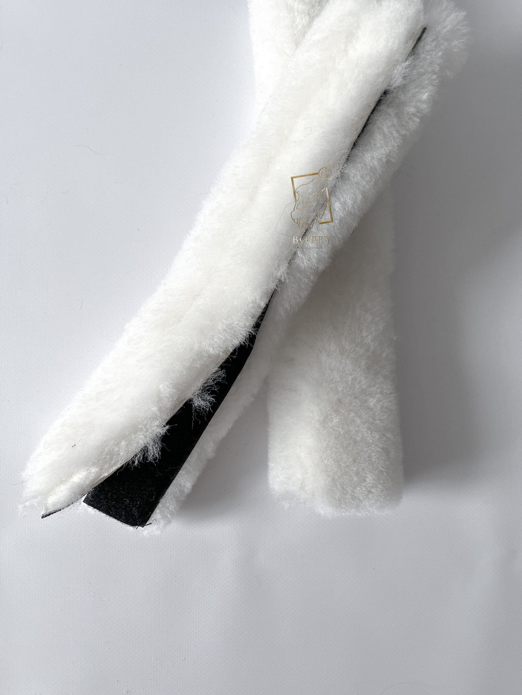 Sheepskin Seat Belt Covers White – Natural Fur Universal Fit