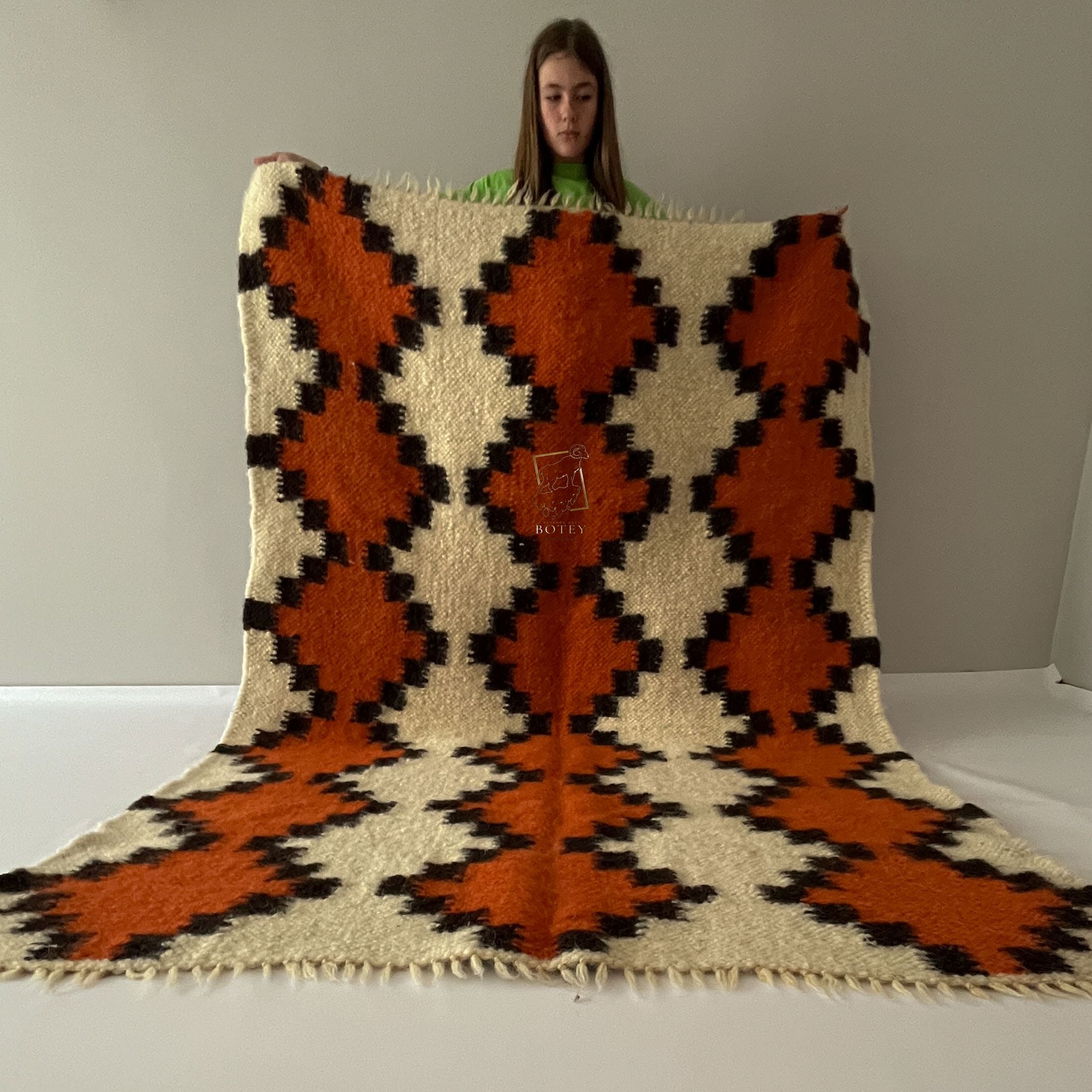 Carpathian Wool Blanket “Steppe” 150×200 cm – Premium Handmade Natural Wool
