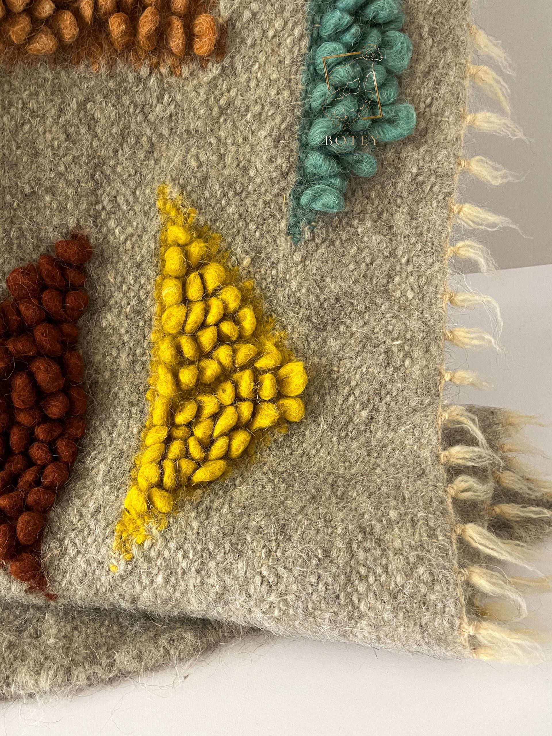 Wool Runner Rug “Jewelry” 80×150 cm – Handmade Natural Wool