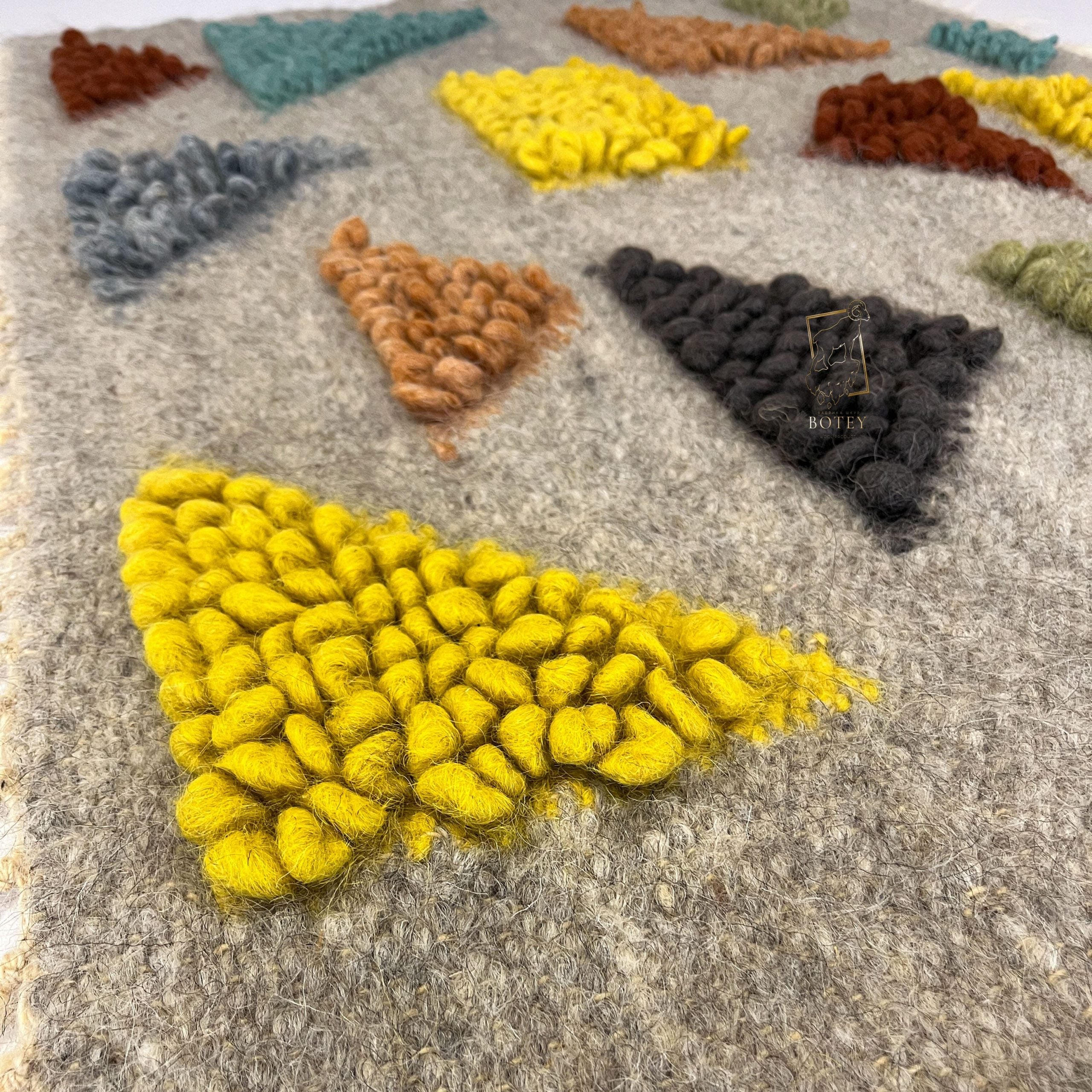 Wool Runner Rug “Jewelry” 80×150 cm – Handmade Natural Wool