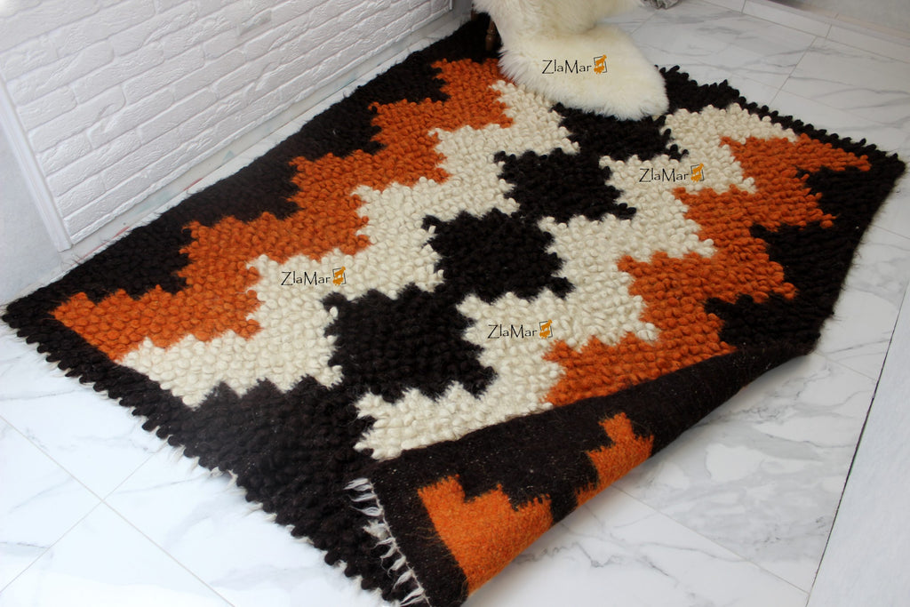 Carpathian Wool Blanket “Steps of Success Bouclé” 150×200 cm – Premium Handmade Natural Wool