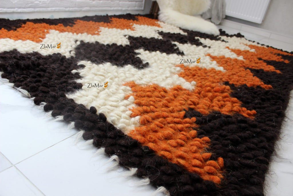 Carpathian Wool Blanket “Steps of Success Bouclé” 150×200 cm – Premium Handmade Natural Wool