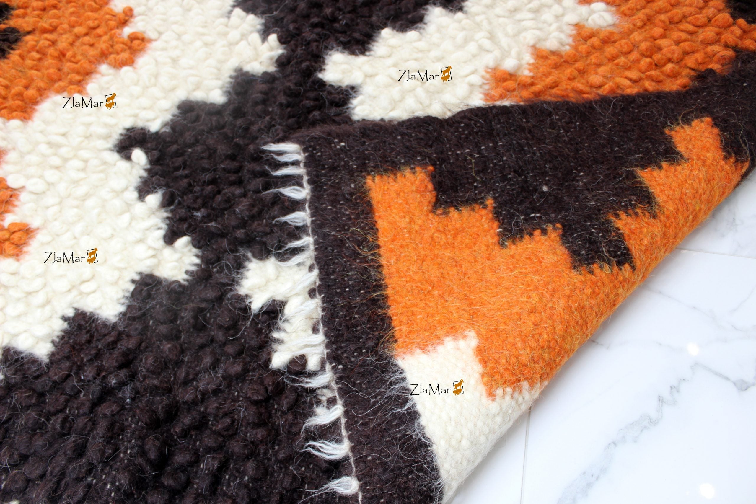 Carpathian Wool Blanket “Steps of Success Bouclé” 150×200 cm – Premium Handmade Natural Wool