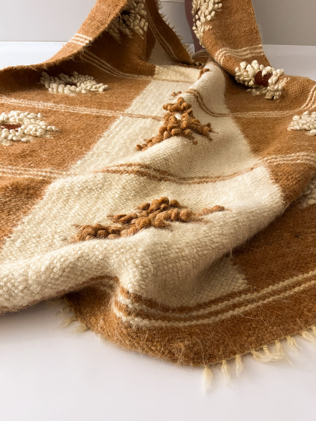 Carpathian Wool Blanket “Harmony” 200×220 cm – Premium Handmade Natural Wool