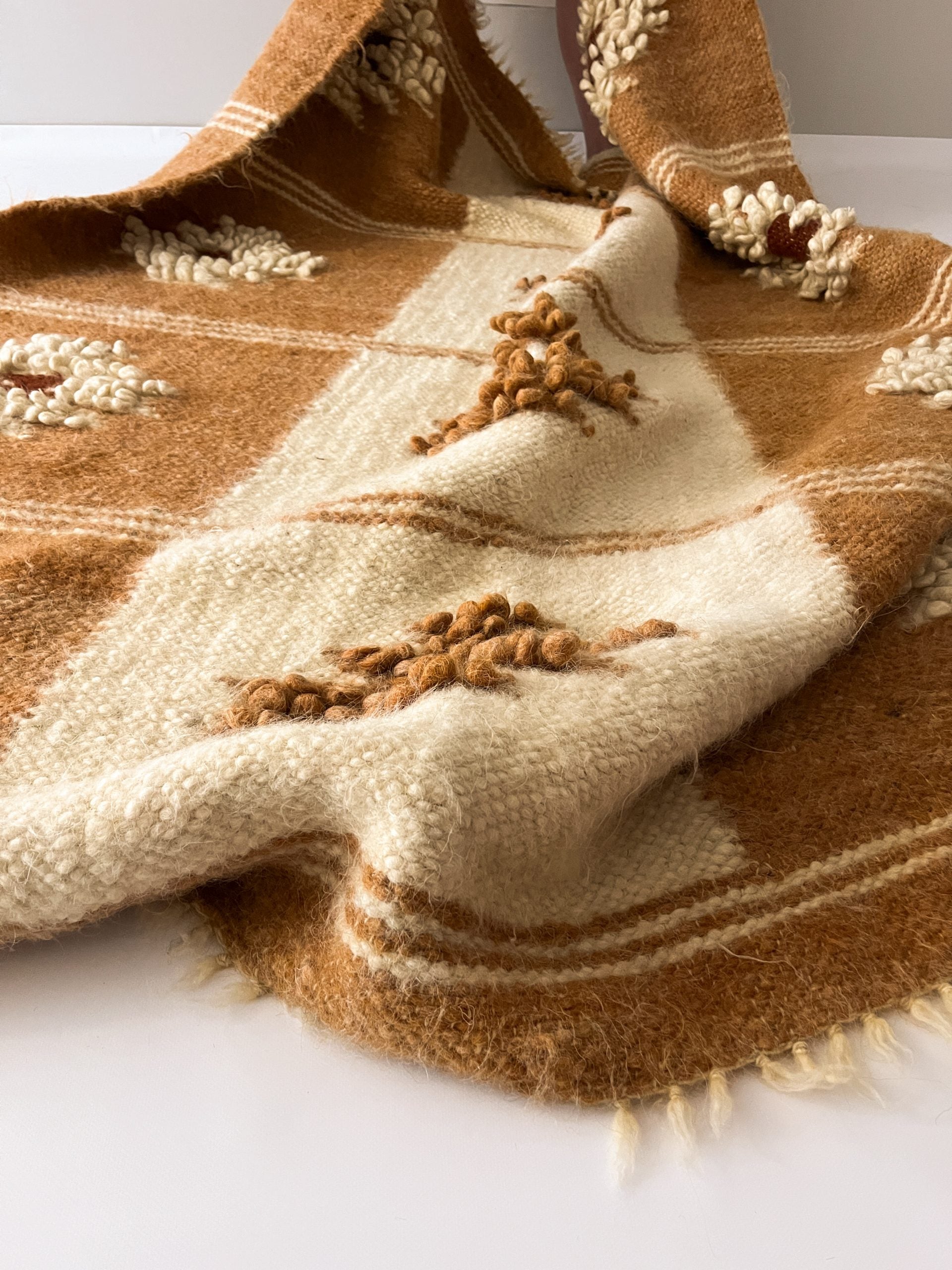 Carpathian Wool Blanket “Harmony” 200×220 cm – Premium Handmade Natural Wool