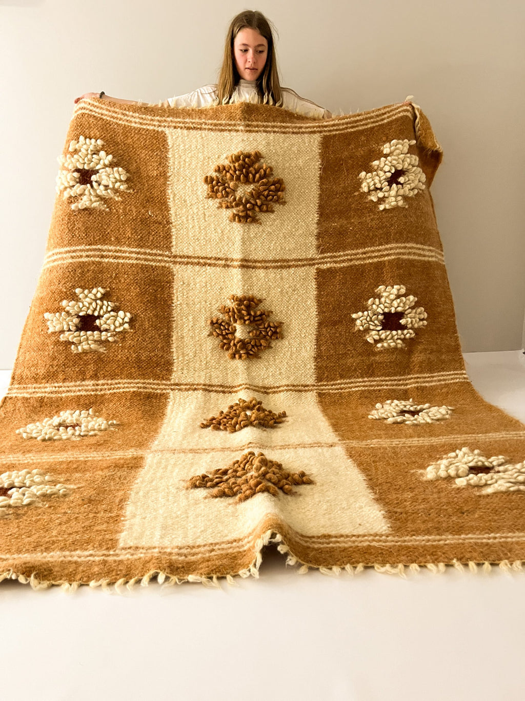 Carpathian Wool Blanket “Harmony” 200×220 cm – Premium Handmade Natural Wool