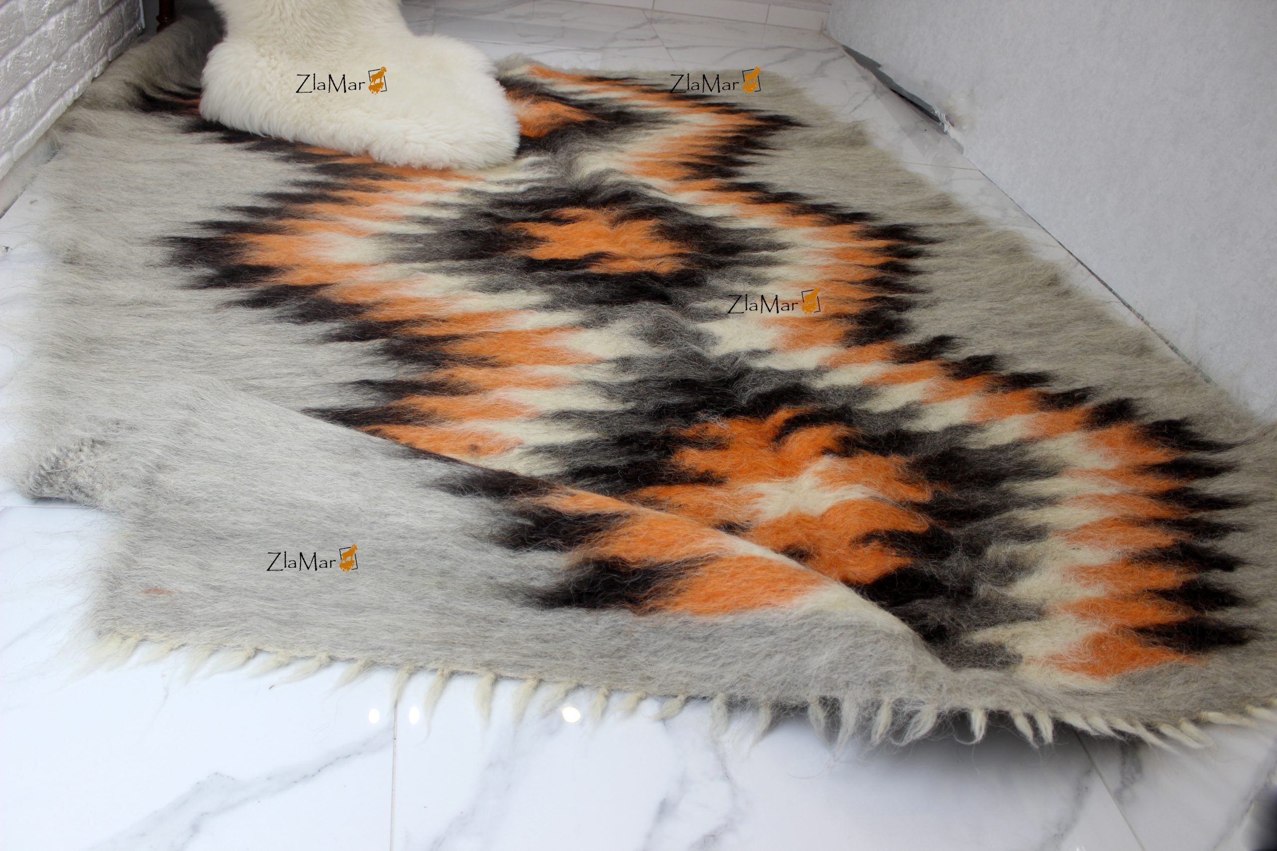 Carpathian Wool Blanket “Traditional” 150×200 cm – Premium Handmade Natural Wool