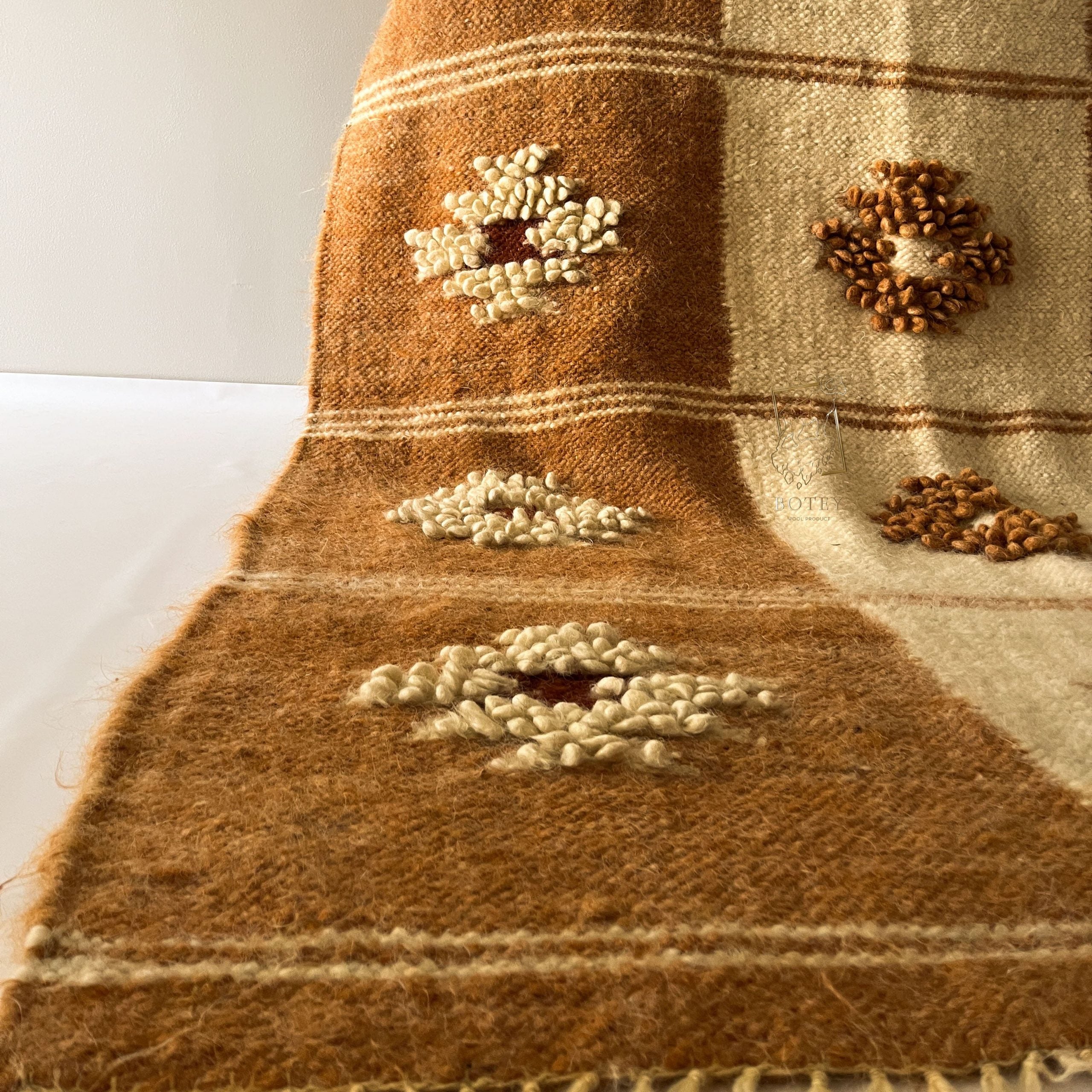 Carpathian Wool Blanket “Harmony” 200×220 cm – Premium Handmade Natural Wool