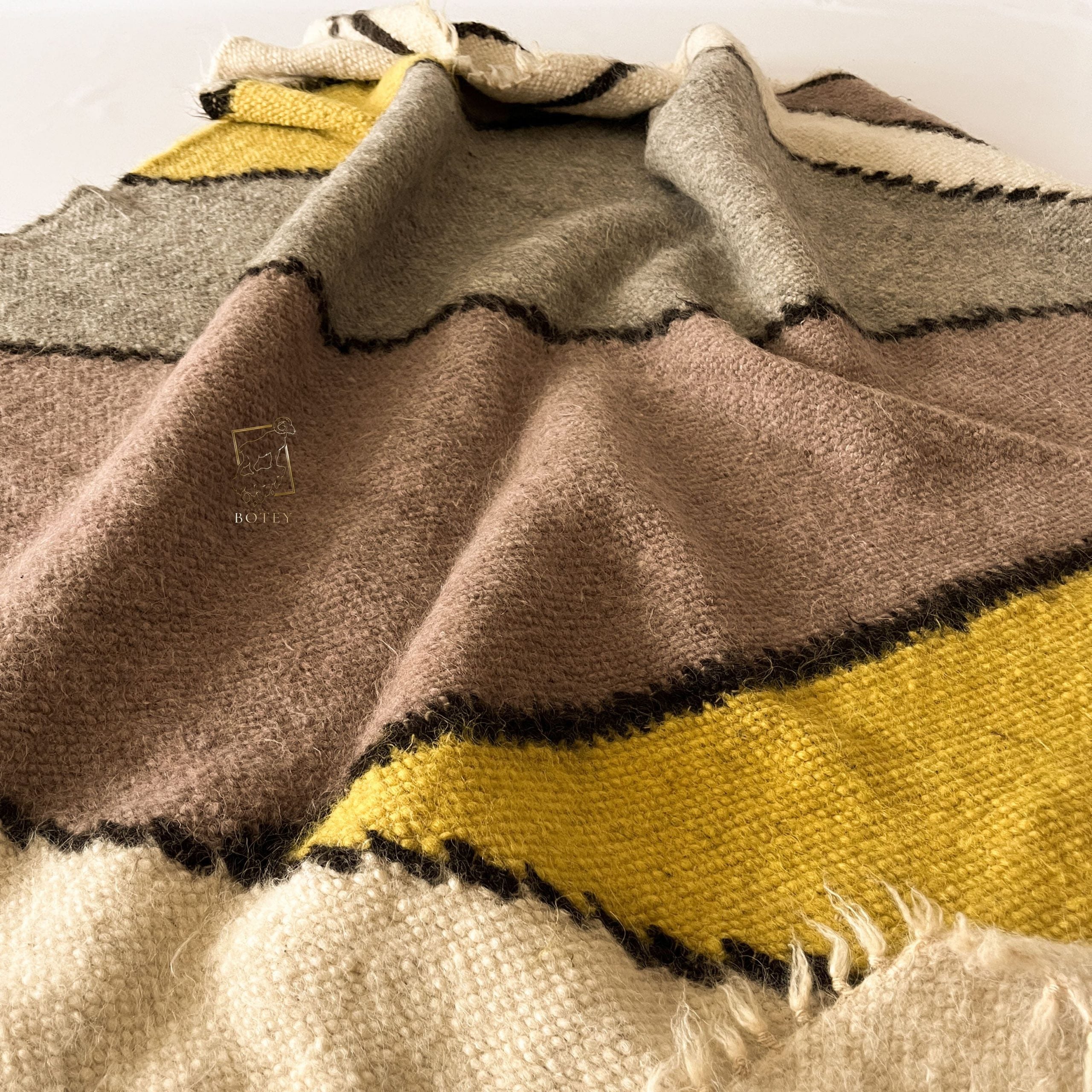 Carpathian Wool Blanket “Mocha Stained Glass” 200×220 cm – Premium Handmade Natural Wool