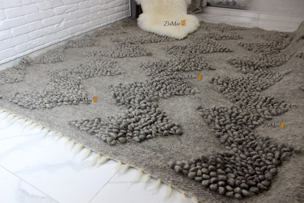 Carpathian Wool Blanket “Grey Zigzag Bouclé” 200×220 cm – Premium Handmade Natural Wool